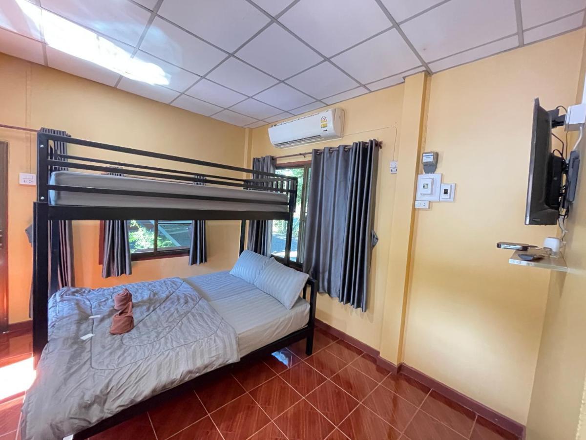 Rain Tree Cafe & Homestay Uthai Thani Εξωτερικό φωτογραφία