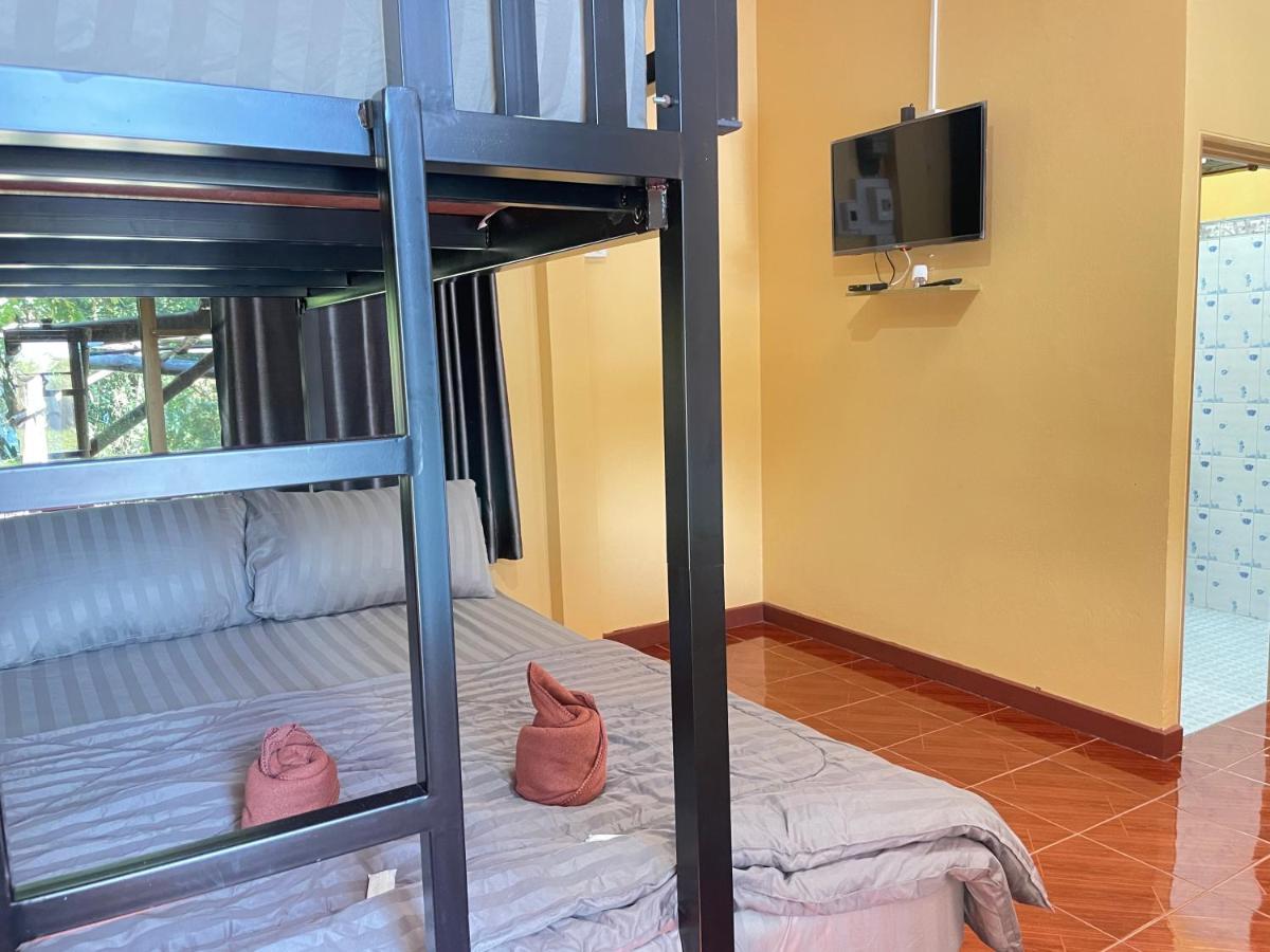 Rain Tree Cafe & Homestay Uthai Thani Εξωτερικό φωτογραφία