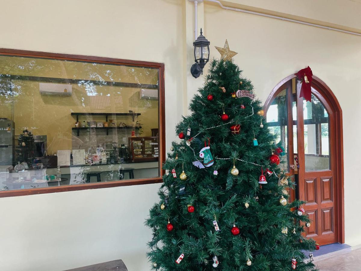 Rain Tree Cafe & Homestay Uthai Thani Εξωτερικό φωτογραφία
