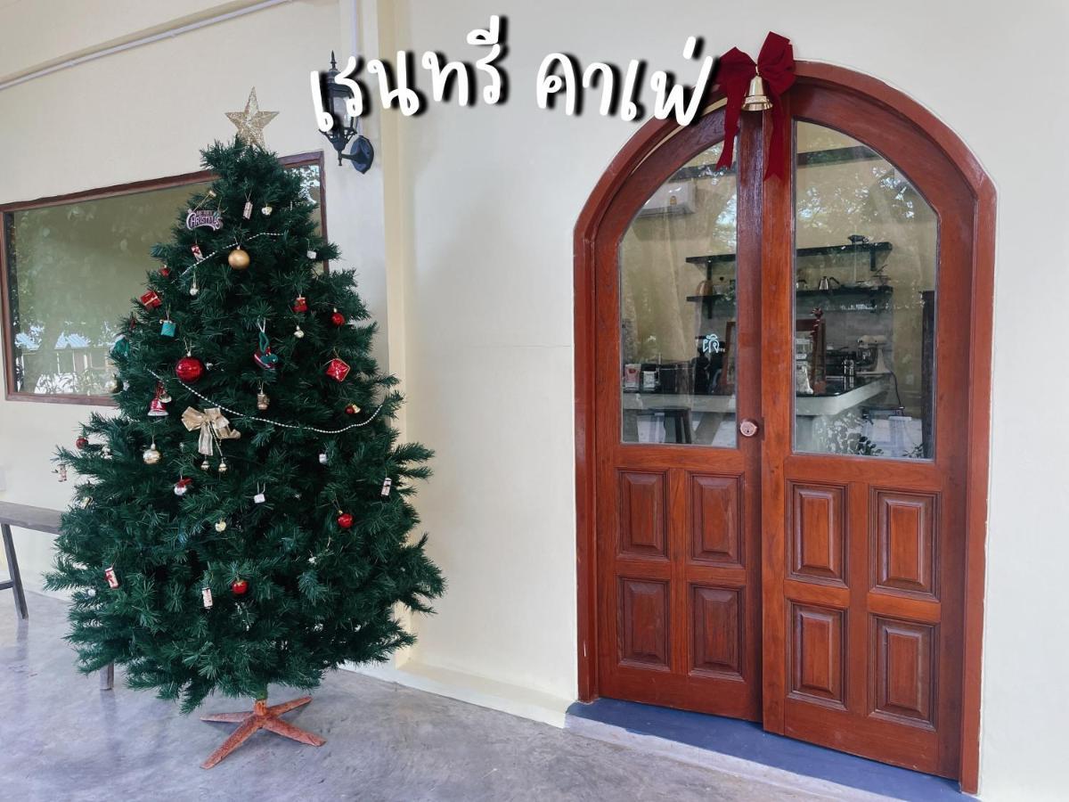 Rain Tree Cafe & Homestay Uthai Thani Εξωτερικό φωτογραφία