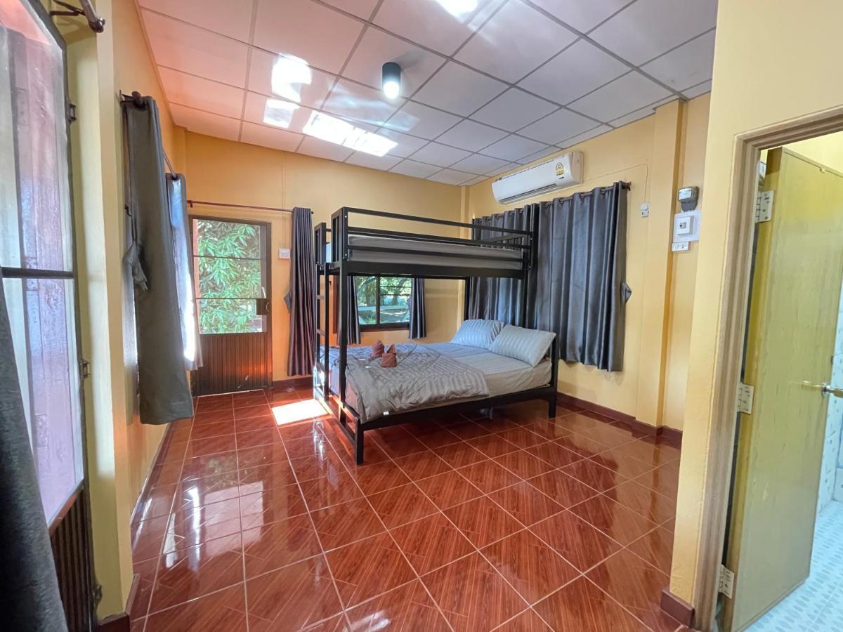Rain Tree Cafe & Homestay Uthai Thani Εξωτερικό φωτογραφία