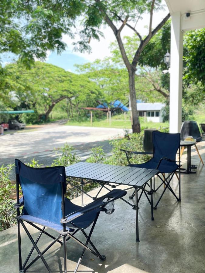 Rain Tree Cafe & Homestay Uthai Thani Εξωτερικό φωτογραφία