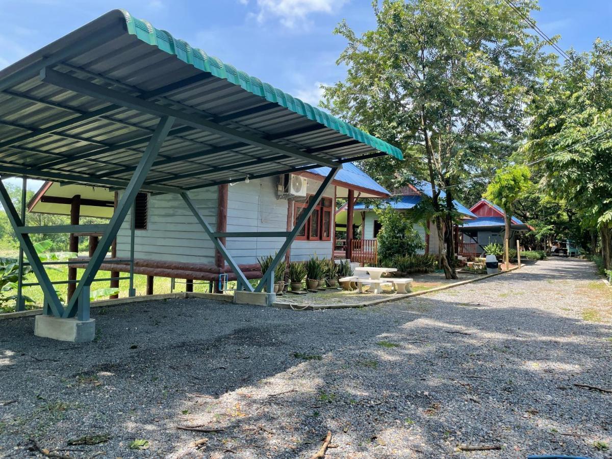 Rain Tree Cafe & Homestay Uthai Thani Εξωτερικό φωτογραφία