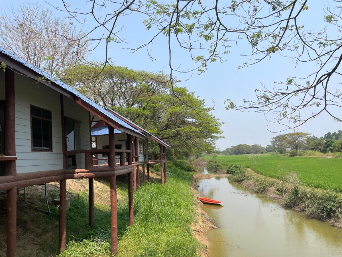 Rain Tree Cafe & Homestay Uthai Thani Εξωτερικό φωτογραφία
