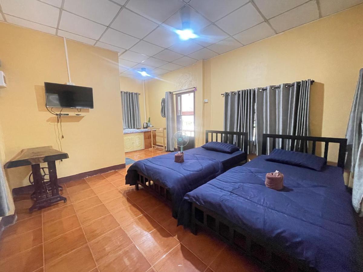 Rain Tree Cafe & Homestay Uthai Thani Εξωτερικό φωτογραφία