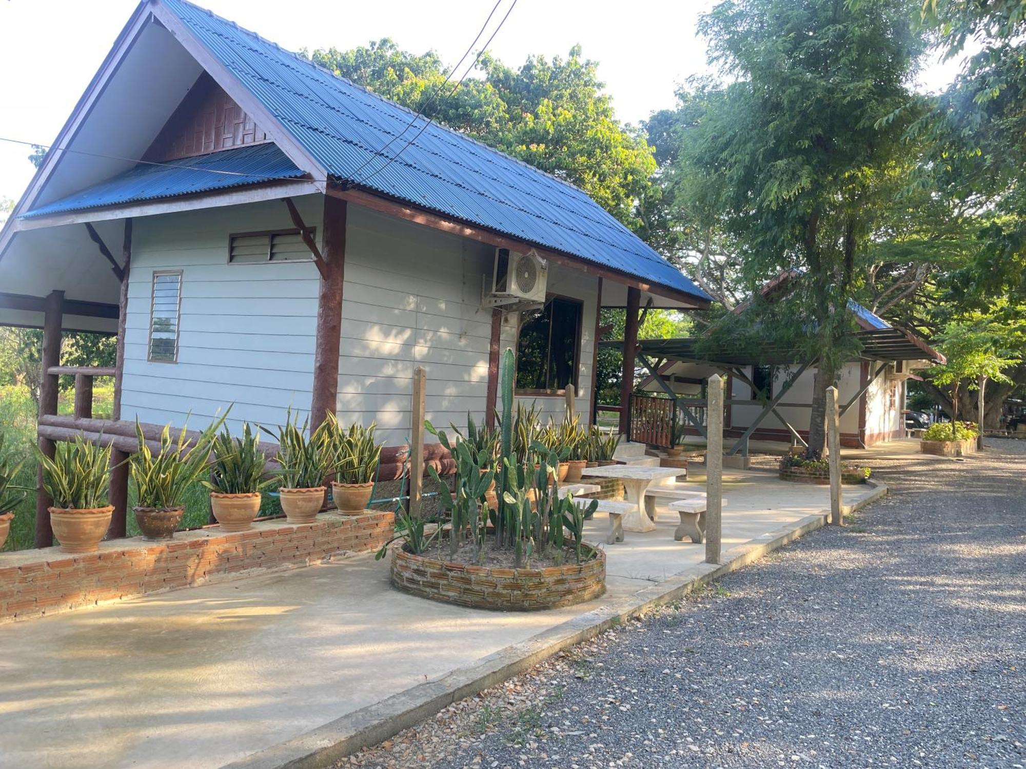 Rain Tree Cafe & Homestay Uthai Thani Εξωτερικό φωτογραφία