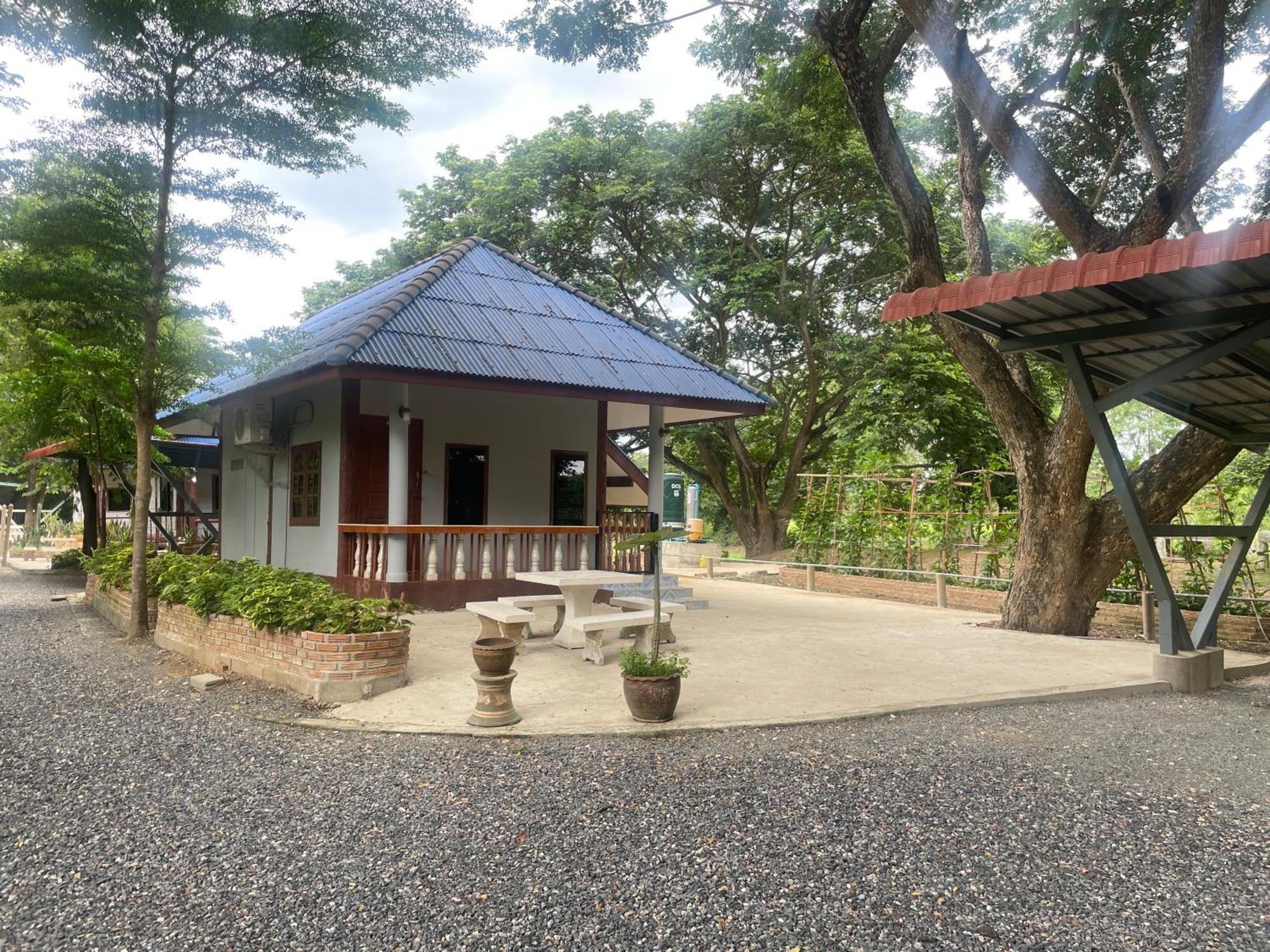 Rain Tree Cafe & Homestay Uthai Thani Εξωτερικό φωτογραφία